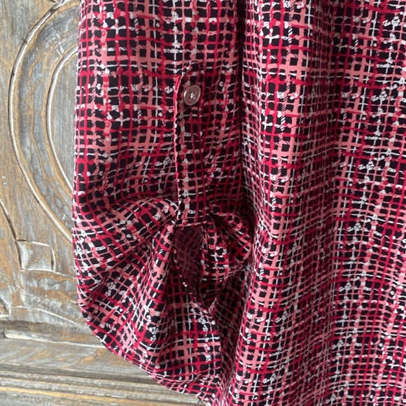 Pink patterned to0- button down - Picture 4 of 5